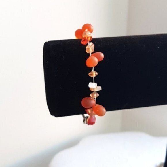 Wire orange lampwork frosted glass beaded bracelet - Picture 3 of 7
